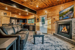 Brand New 4/4 Minutes to Dollywood! Hot Tub! Pigeon Forge
